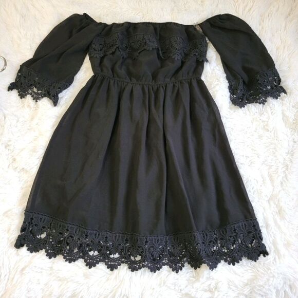 Umgee off shoulder lace trim dress sz small  - Picture 4 of 7